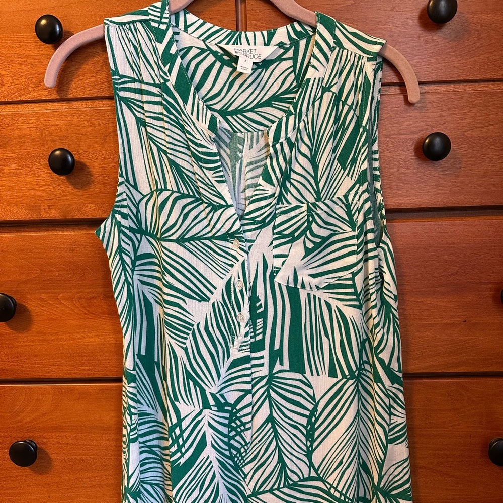 v neck sleeveless shirt